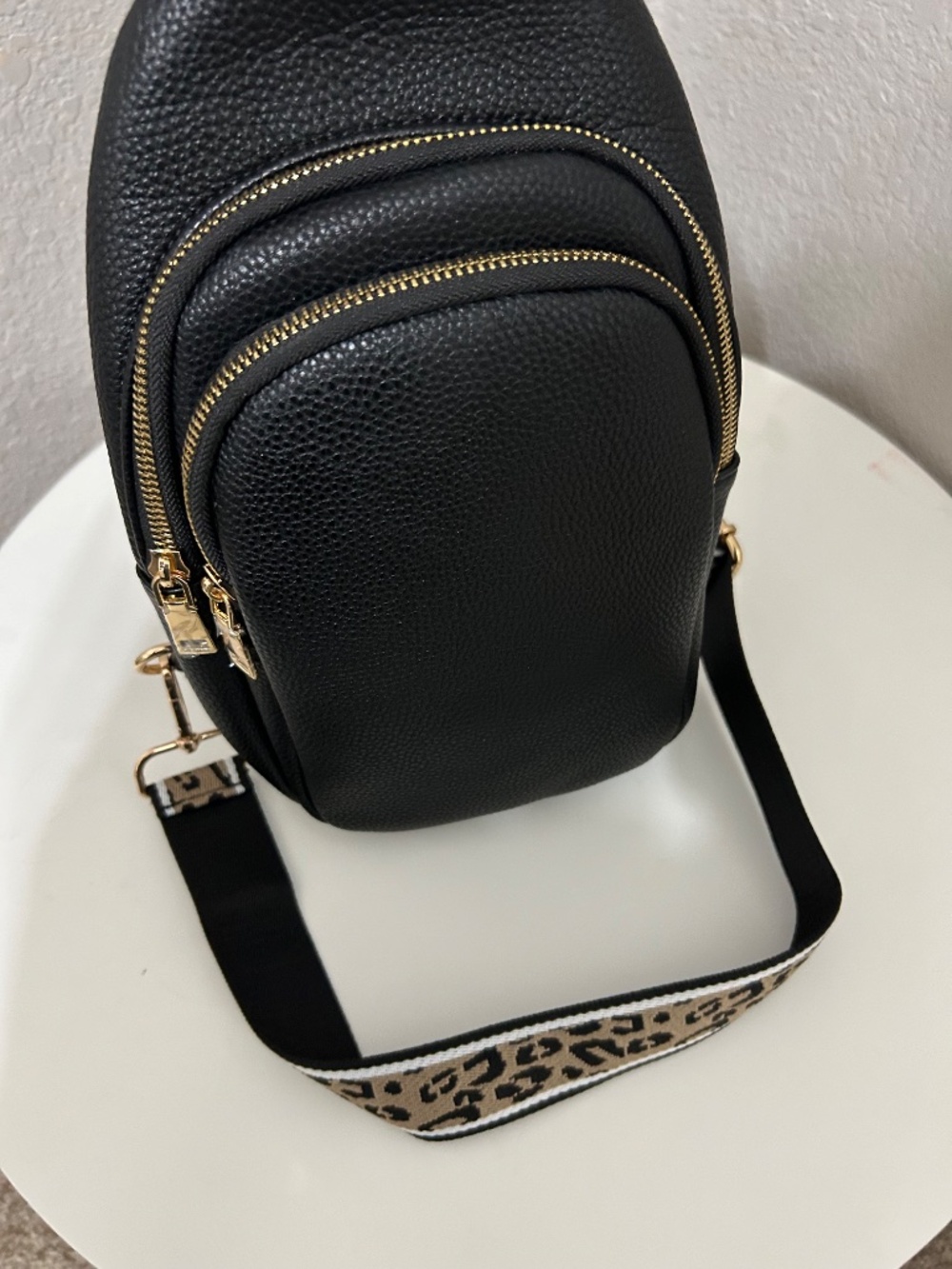 **Black Crossbody Travel Purse Animal Print Adjustable Strap Multi-Pocket